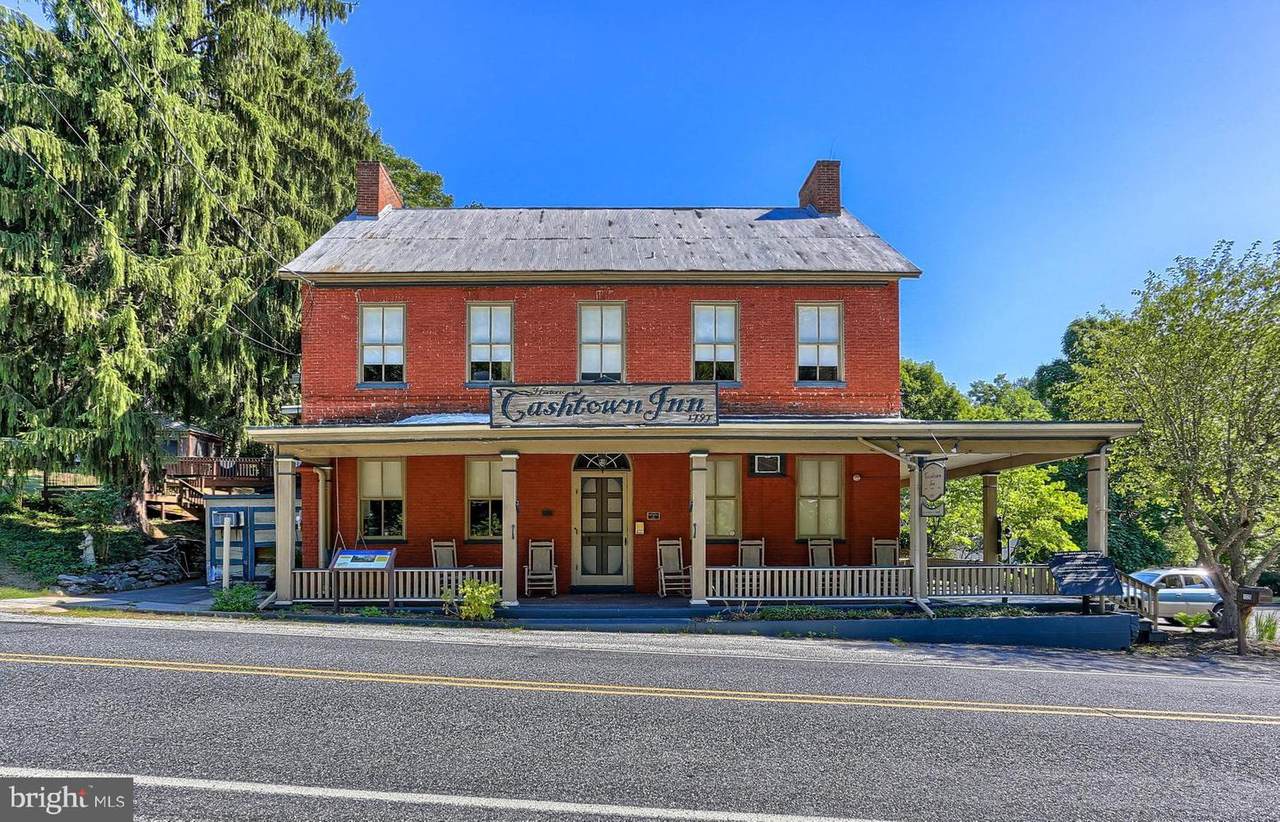 1325 Old Route 30 - Photo 1