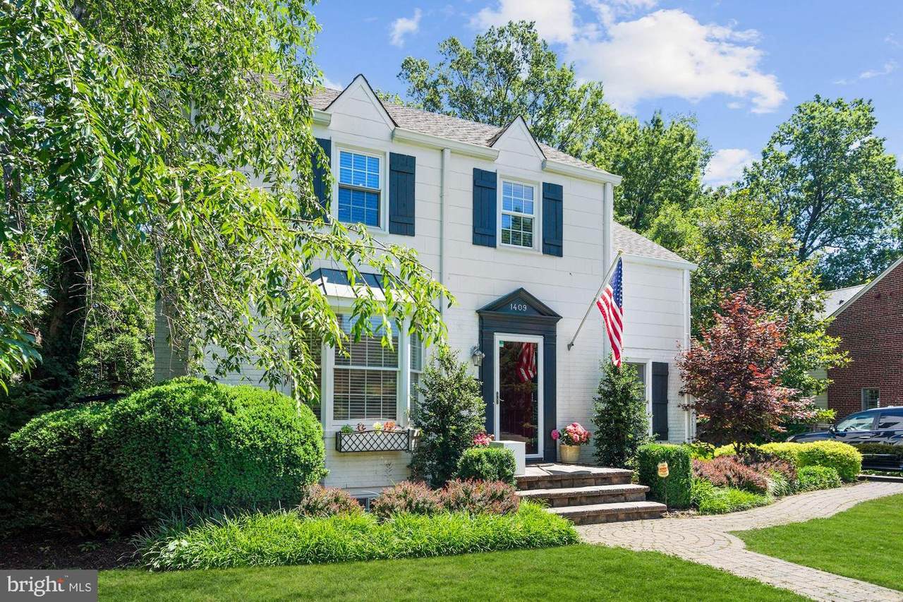 1409 Oakcrest Drive - Photo 1
