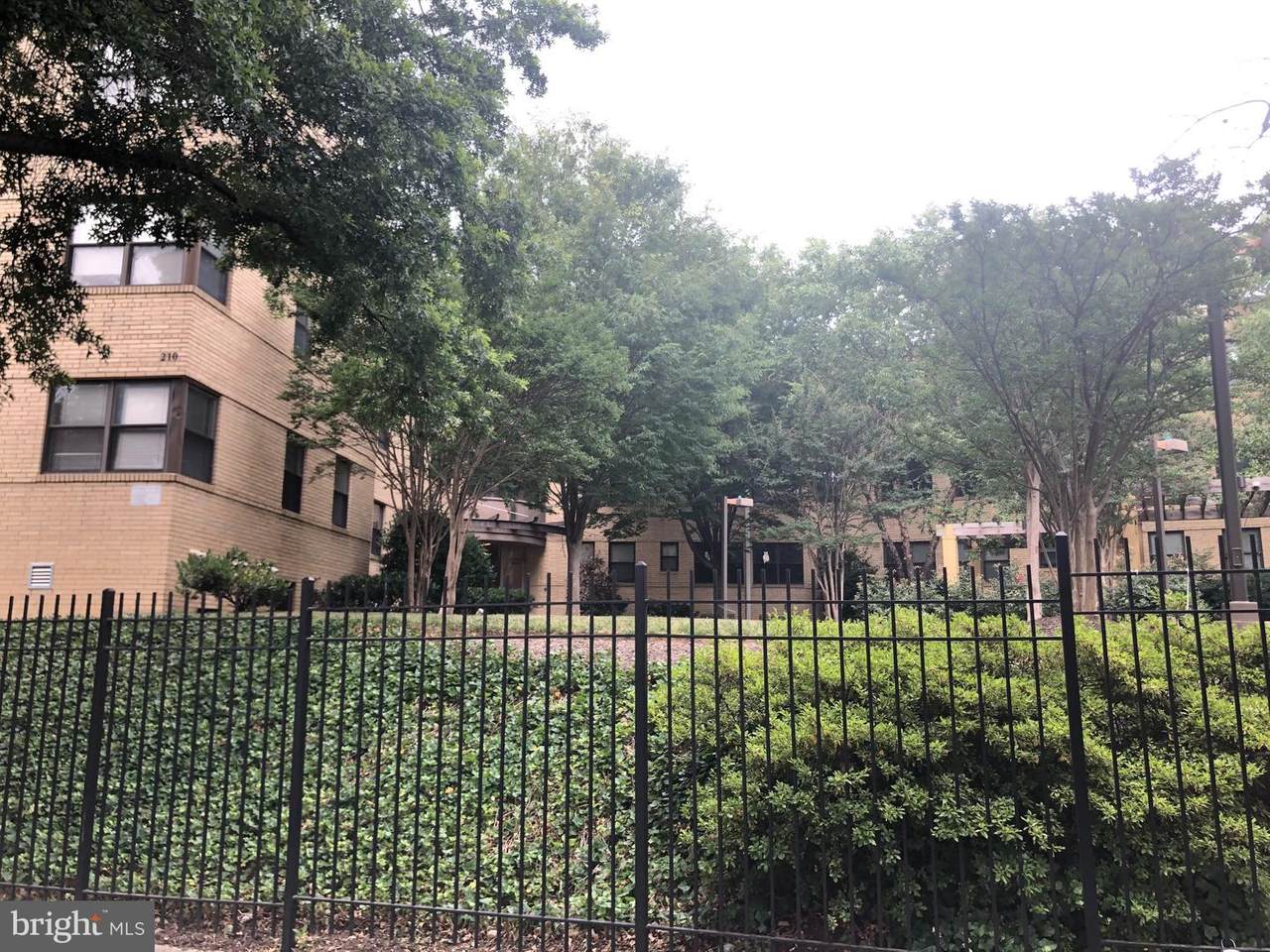210 Oakwood Street - Photo 1