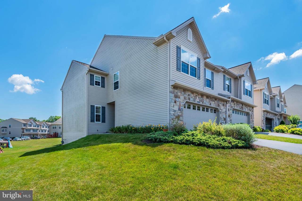 435 Maywood Court - Photo 1