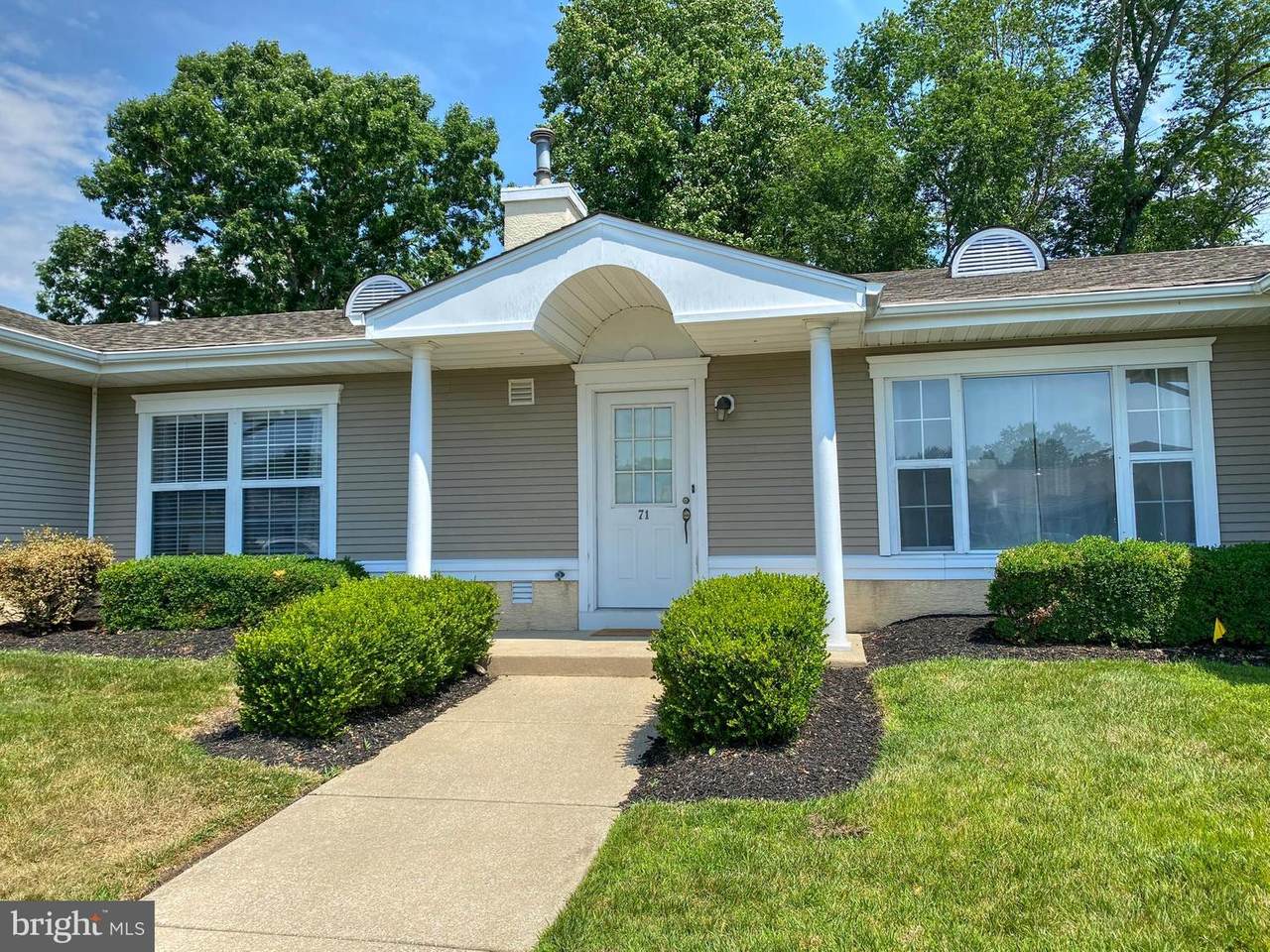 2139 Chestnut Avenue - Photo 1