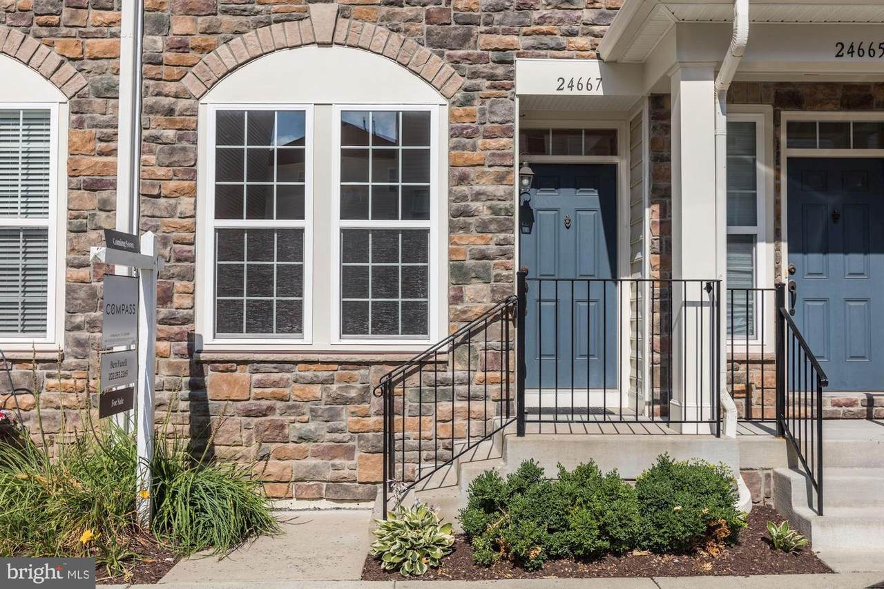 24667 Byrne Meadow Square - Photo 1