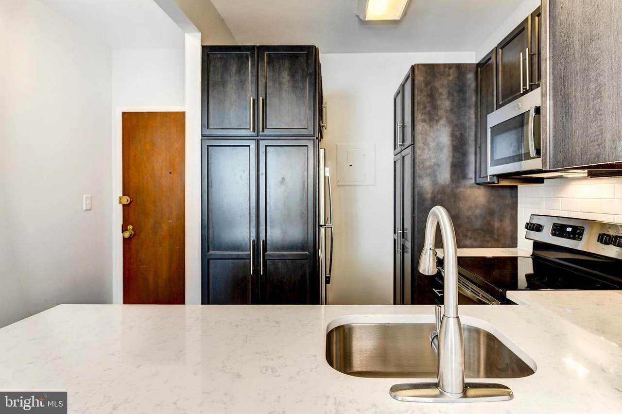 955 26TH Street - Photo 1