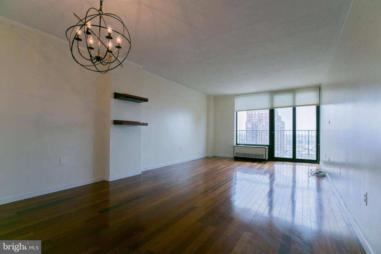 1420 Locust Street - Photo 1