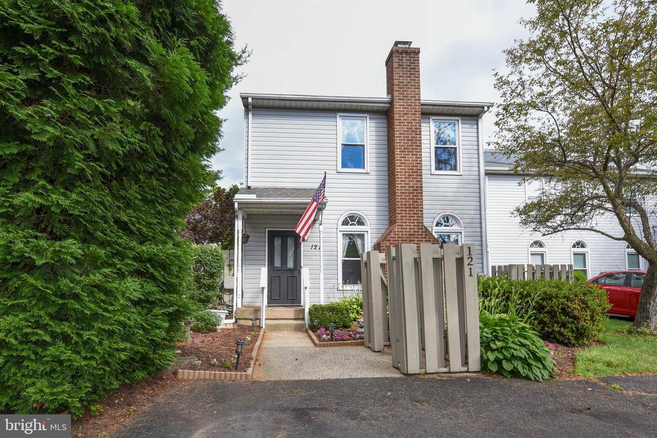 121 Pipers Place - Photo 1