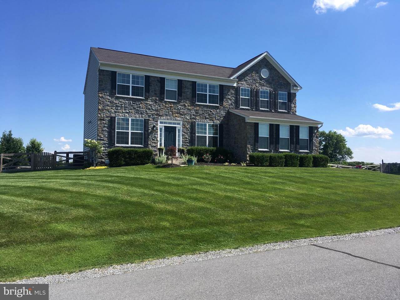 36755 Pond Side Lane - Photo 1