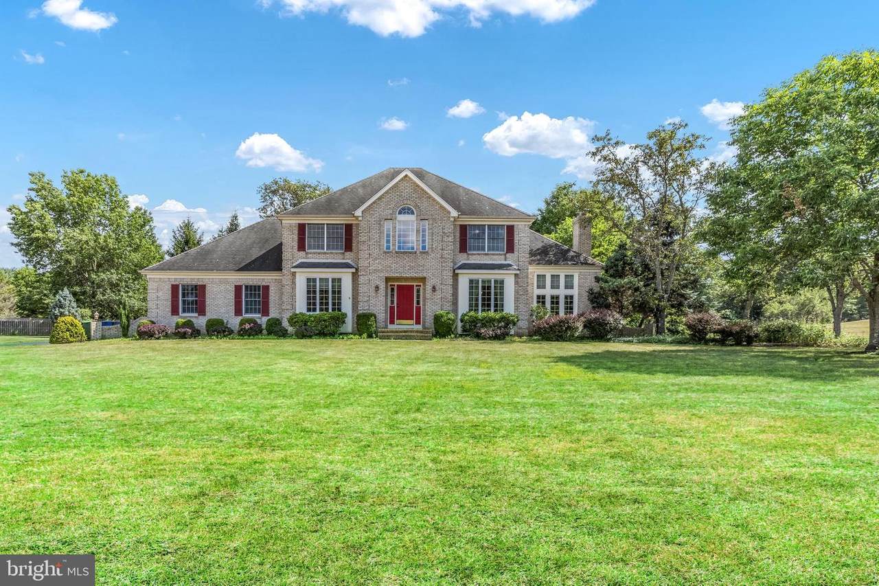 23 Roanoke Road - Photo 1
