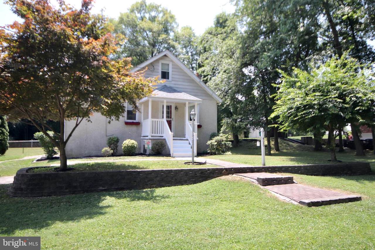 420 Redwood Avenue - Photo 1