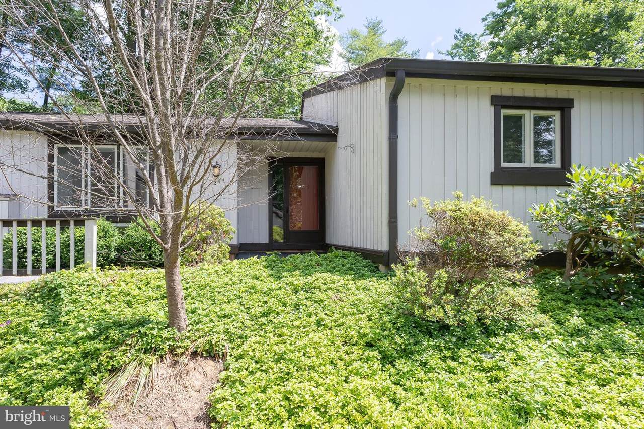 281 Devon Way - Photo 1