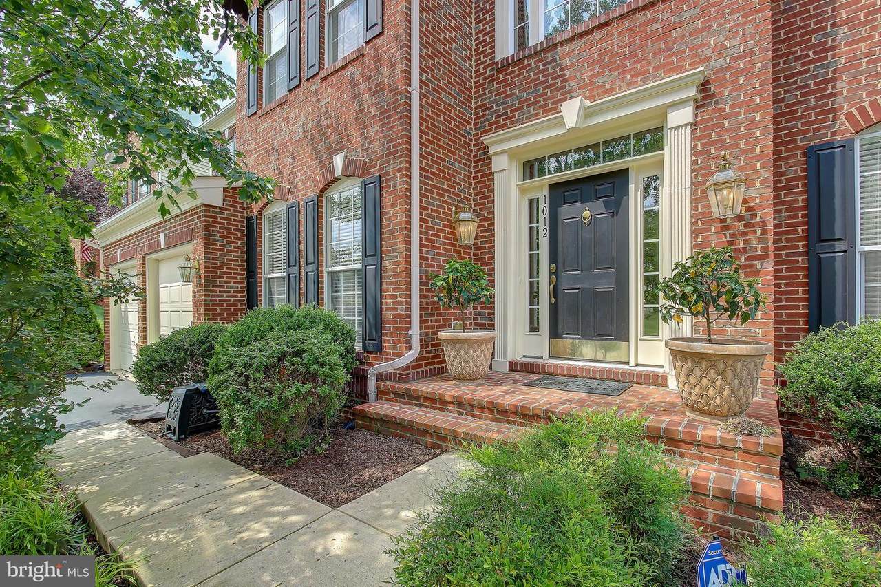 1012 Kensington Circle - Photo 1