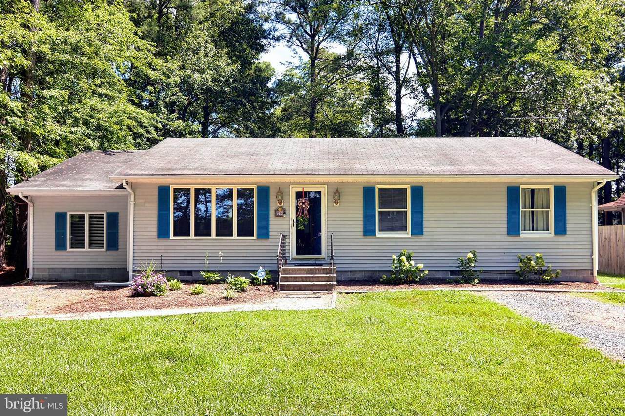 914 Calvert Avenue - Photo 1