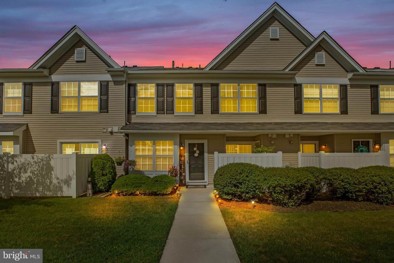 2507 Lexington Mews - Photo 1