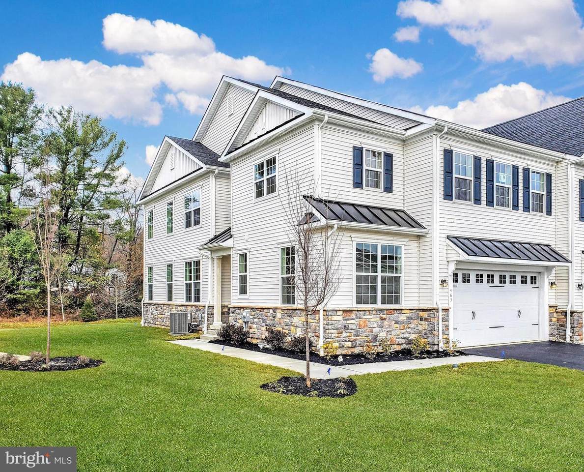 425 Lee Place - Photo 1
