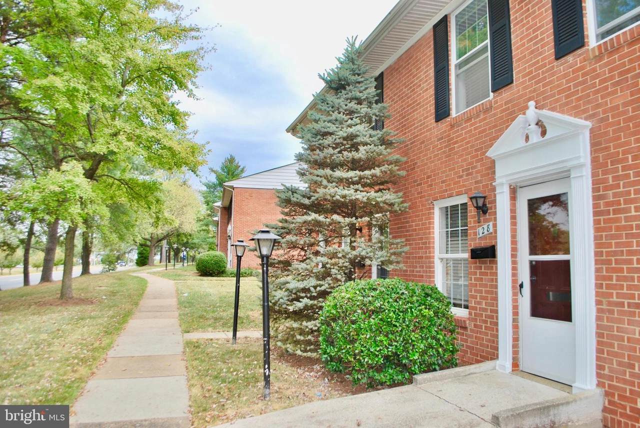 128 Sterling Boulevard - Photo 1