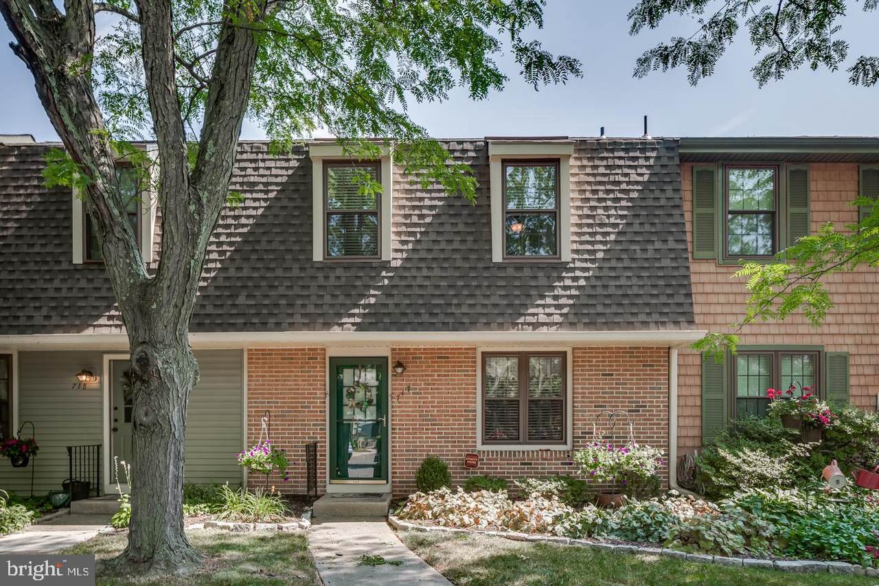 717 Kings Croft - Photo 1