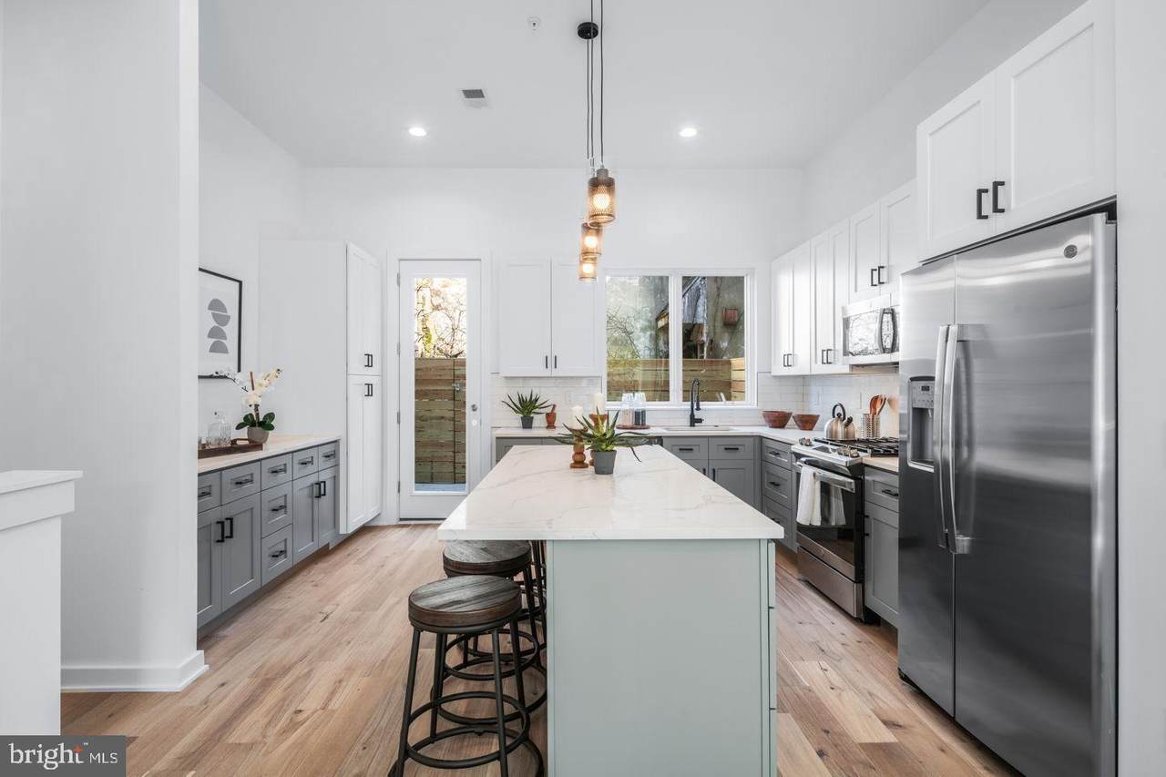 2233 Hope Street - Photo 1