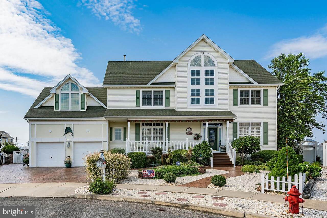 1360 Laurel Boulevard - Photo 1