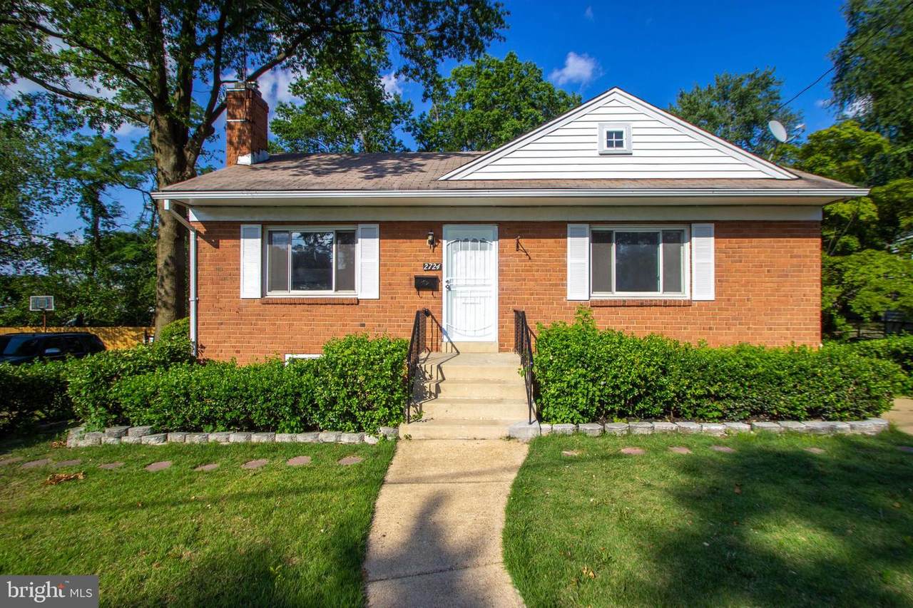 2724 Hawthorne Terrace - Photo 1