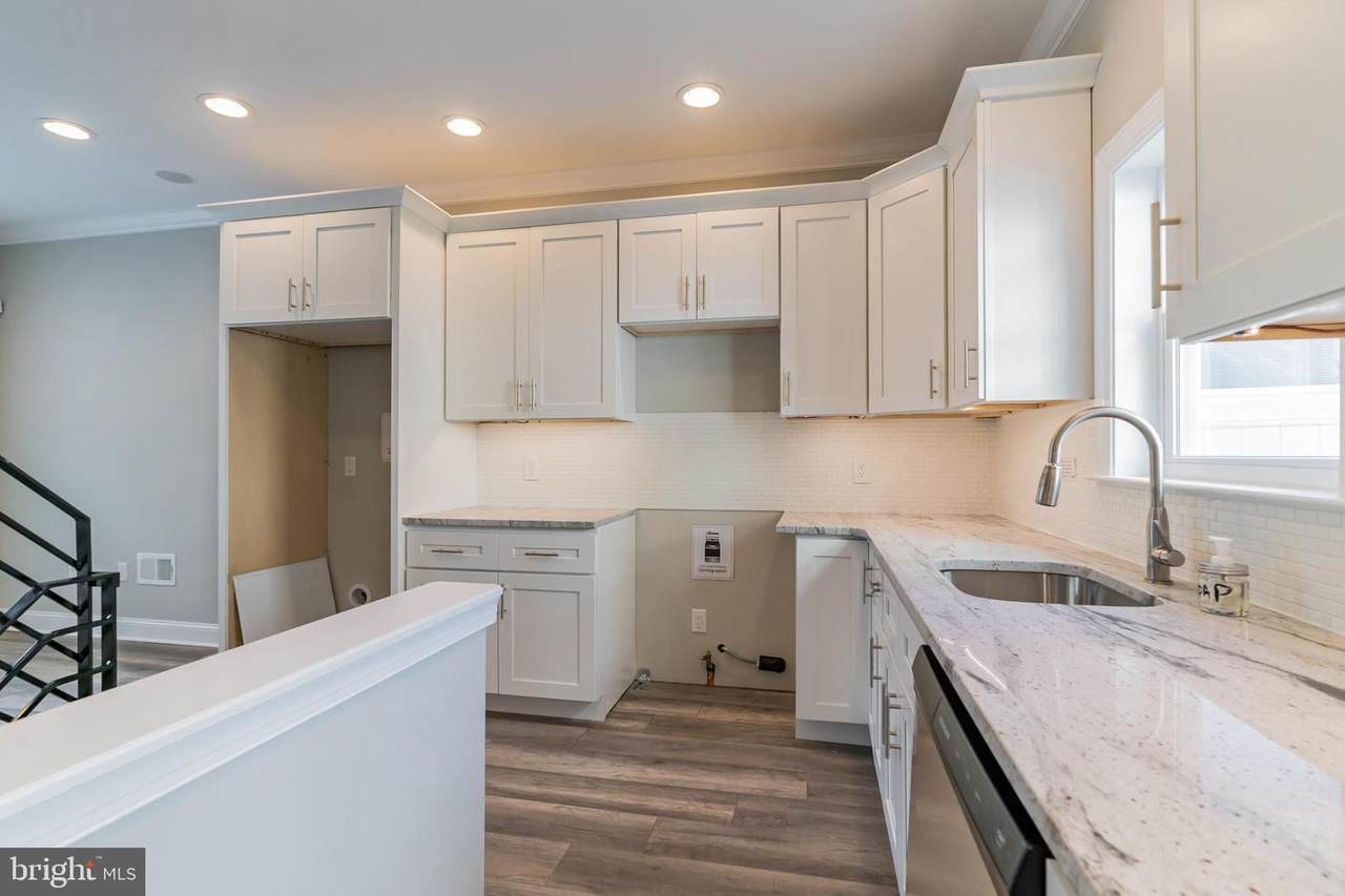 1254 Burns Street - Photo 1