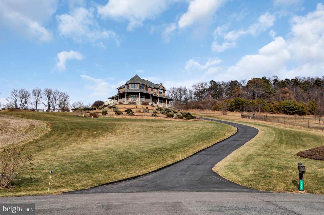 174 Scenery Drive - Photo 1