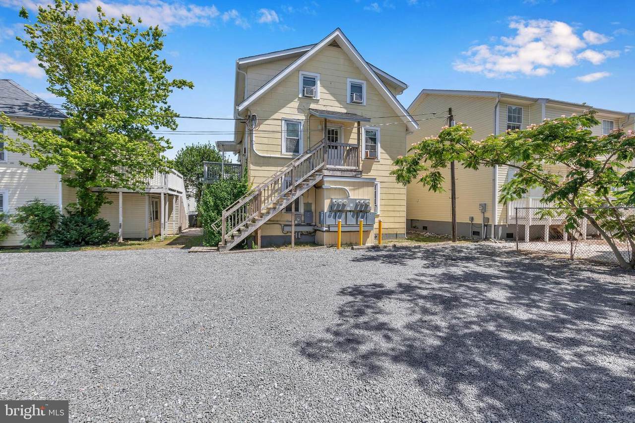 205 5TH ST - Photo 1