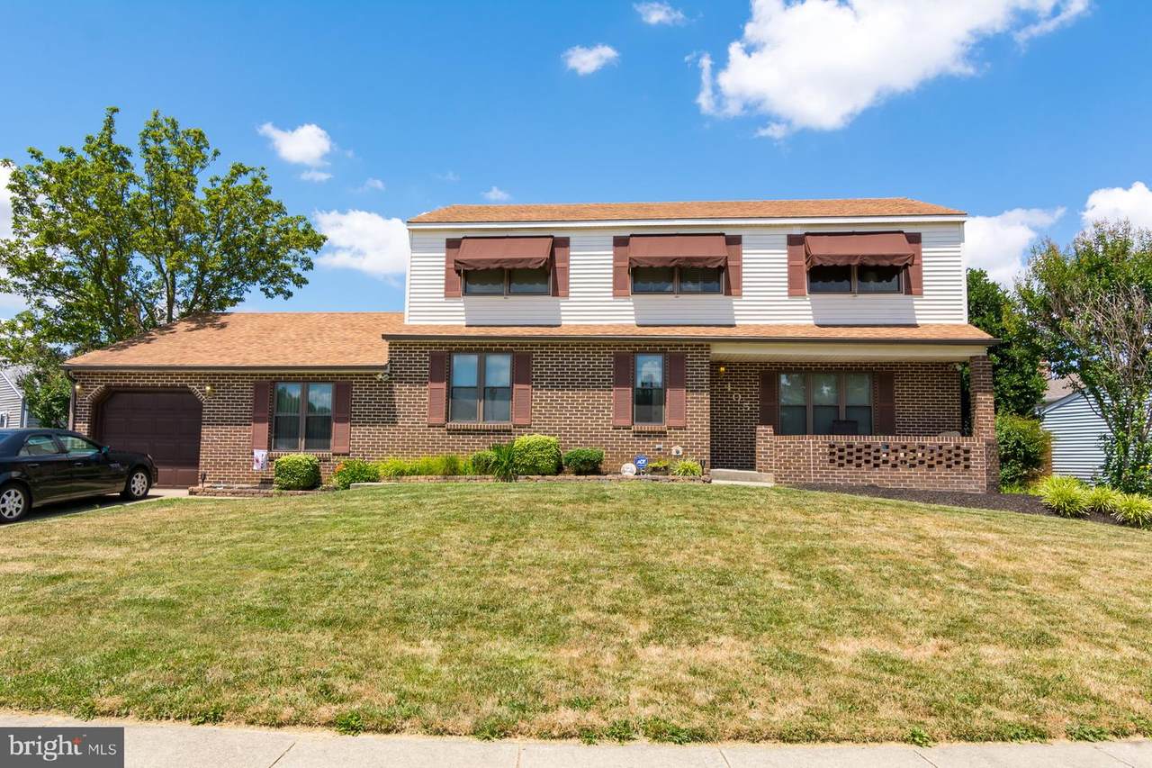 405 Jaymar Blvd - Photo 1