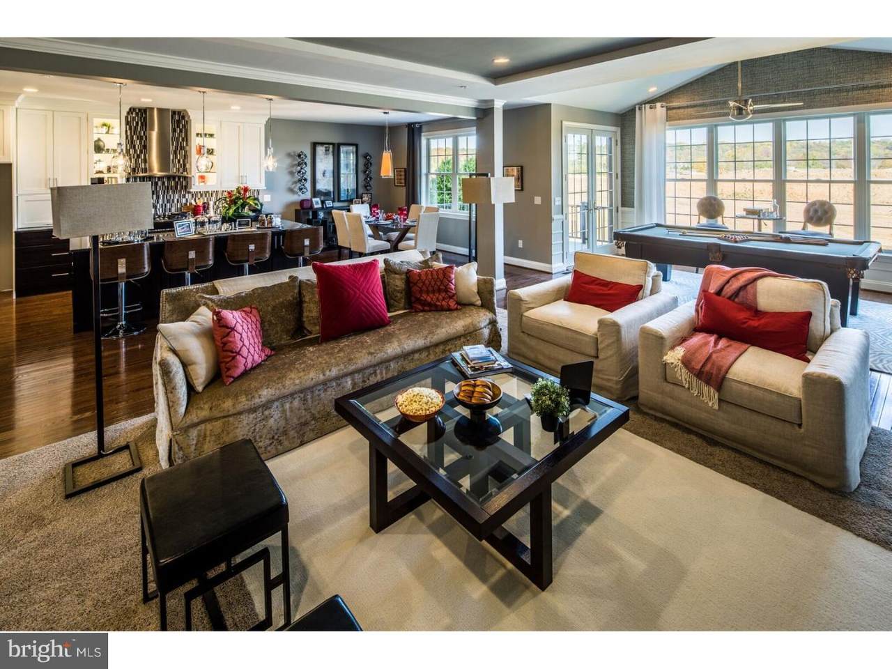 6073 Creekside Drive - Photo 1