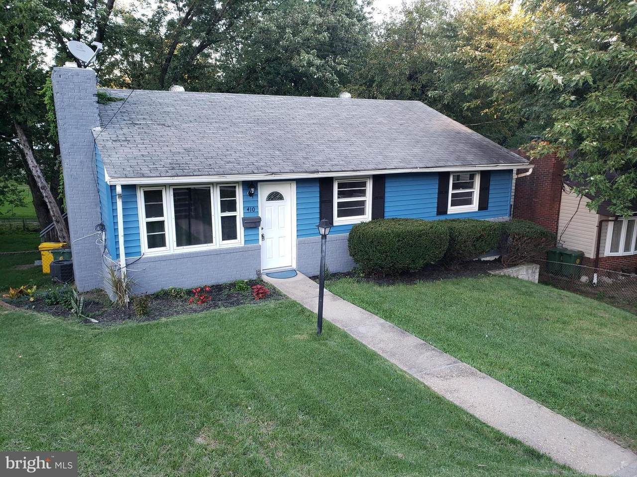 410 Waverly Avenue - Photo 1