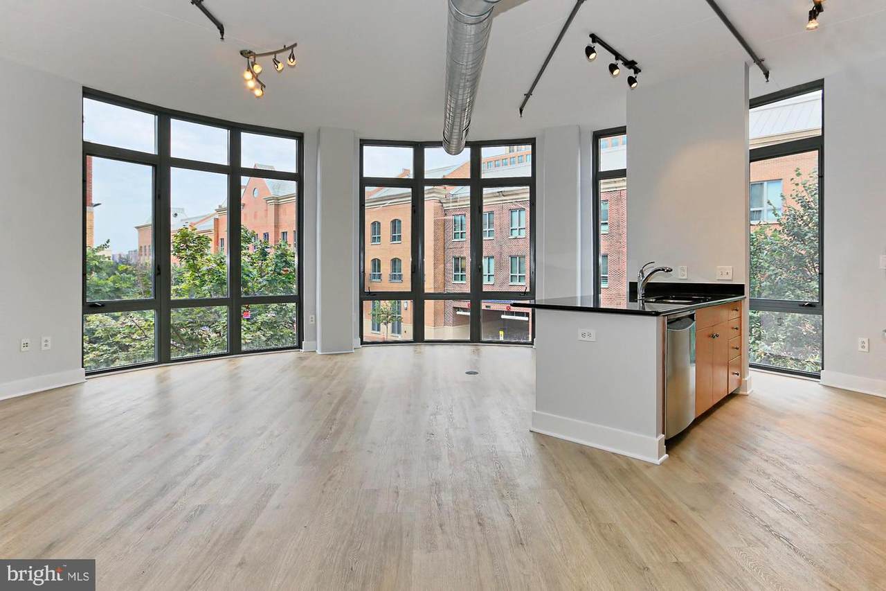 520 John Carlyle Street - Photo 1
