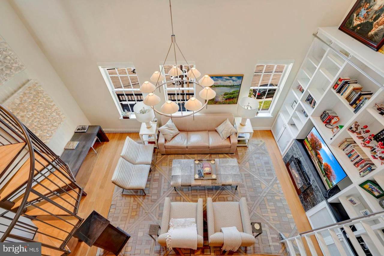 1700 Clarendon Boulevard - Photo 1