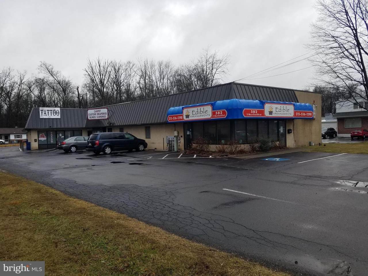 582 West End Blvd - Photo 1