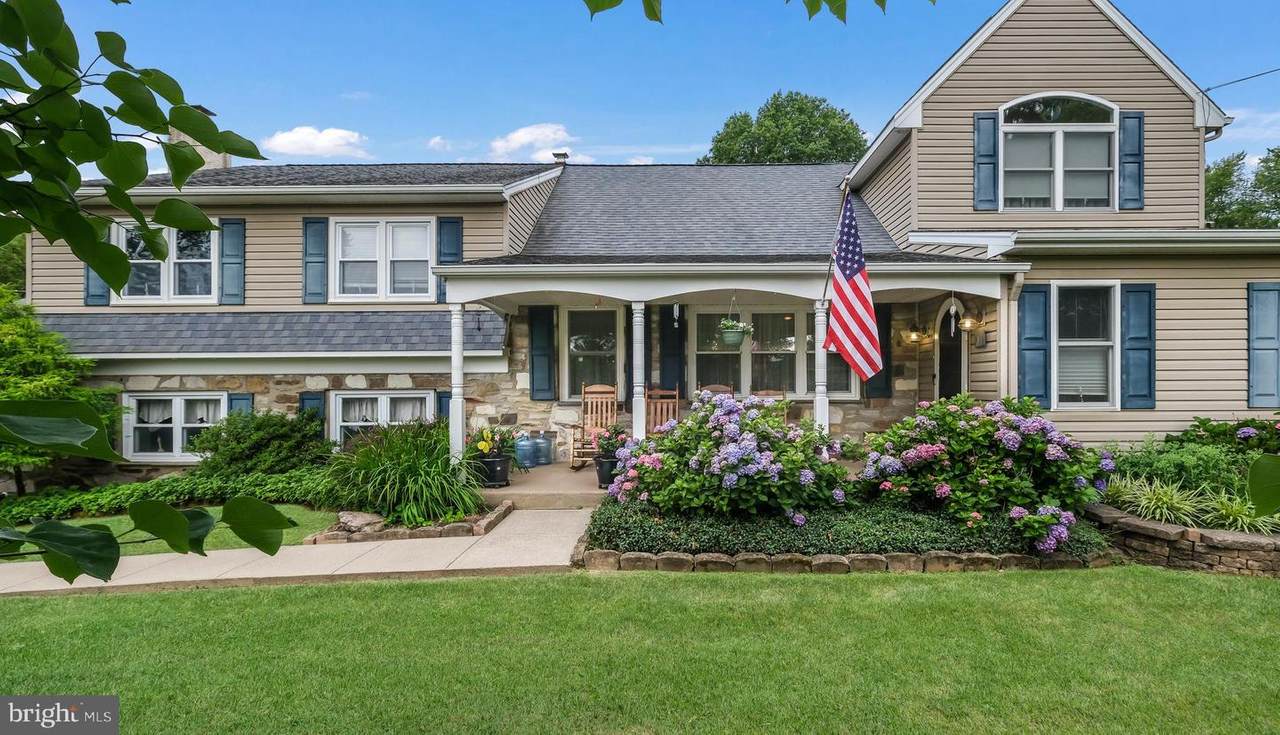2324 Oakfield Road - Photo 1