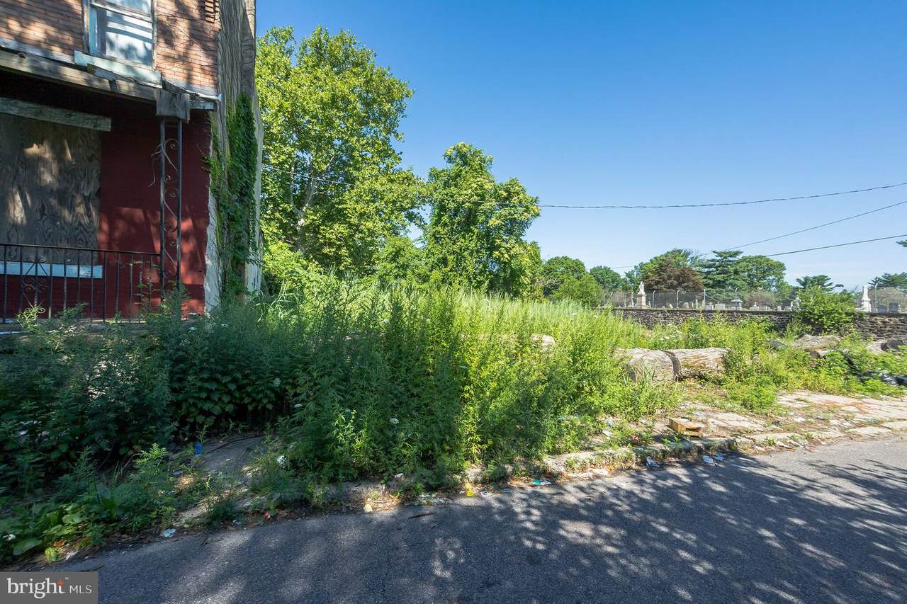 958 Farson Street - Photo 1