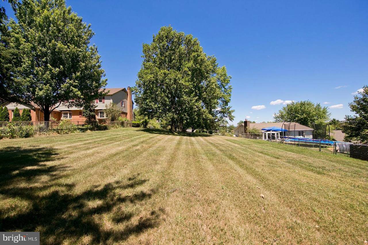 1621 Pondview Drive - Photo 1