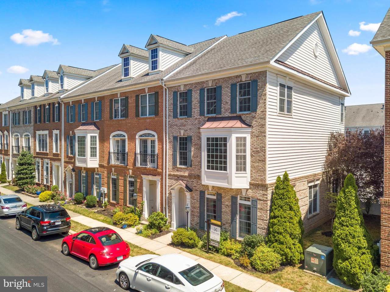22958 Fanshaw Sq - Photo 1