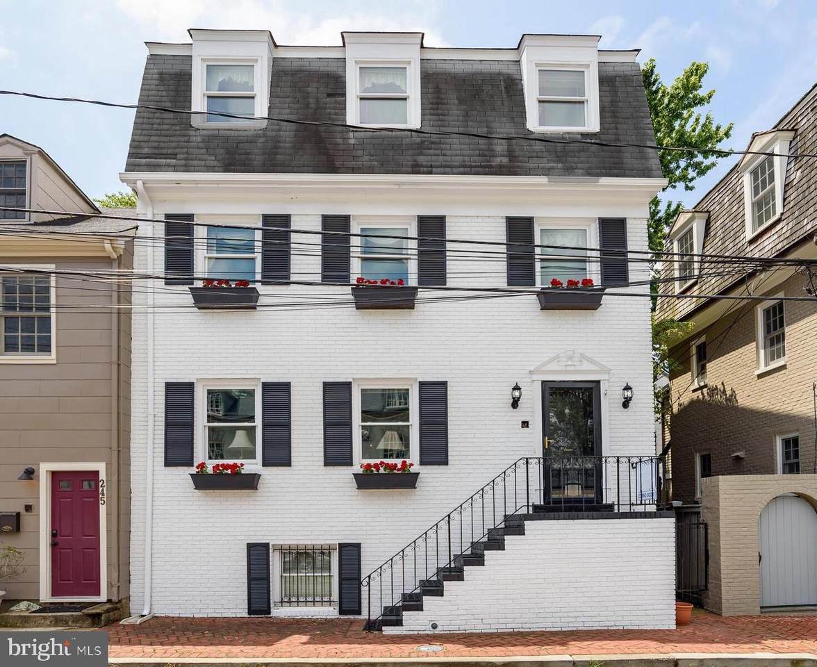 249 Hanover Street - Photo 1