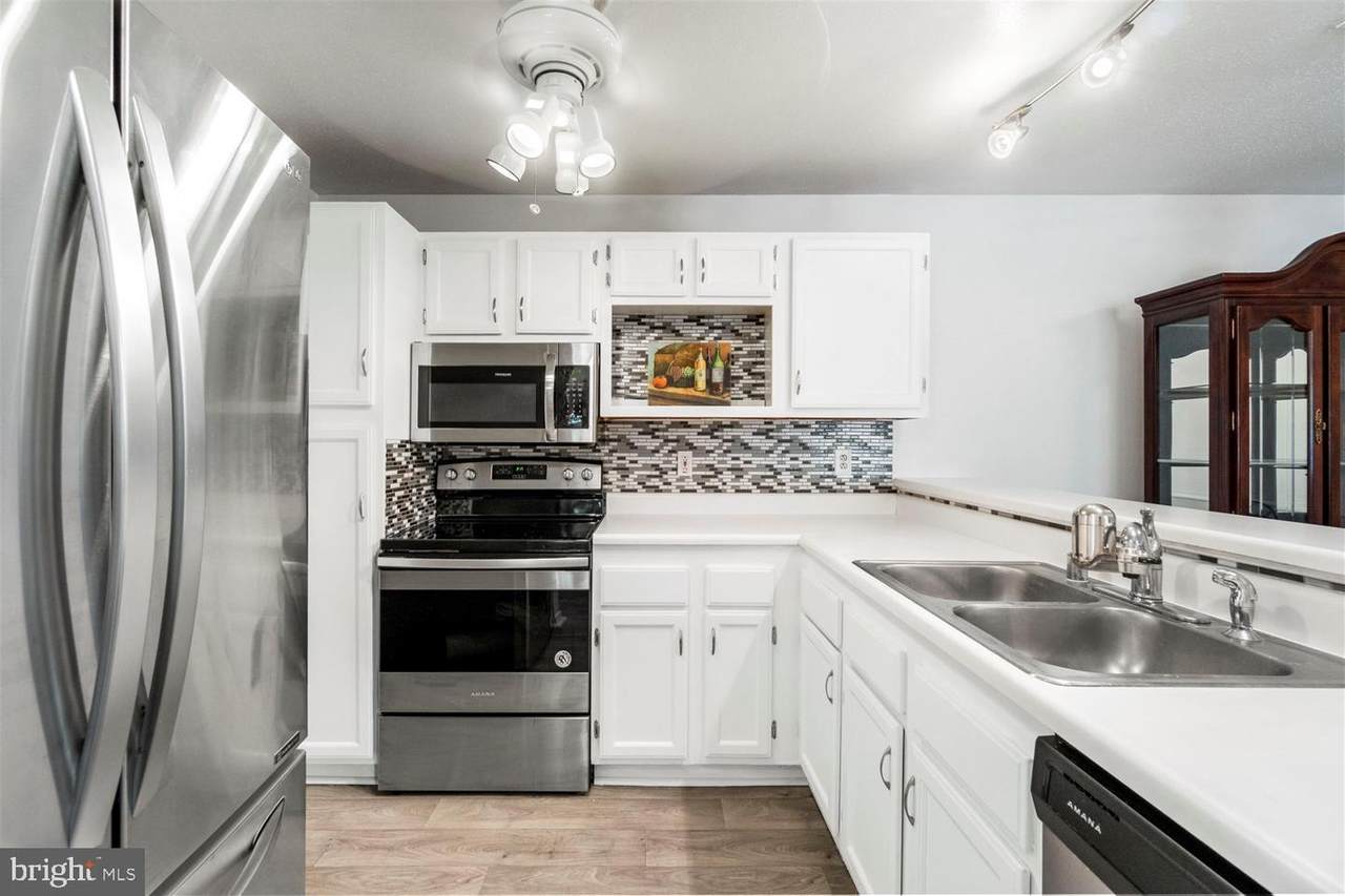 203 Yorkshire Way - Photo 1