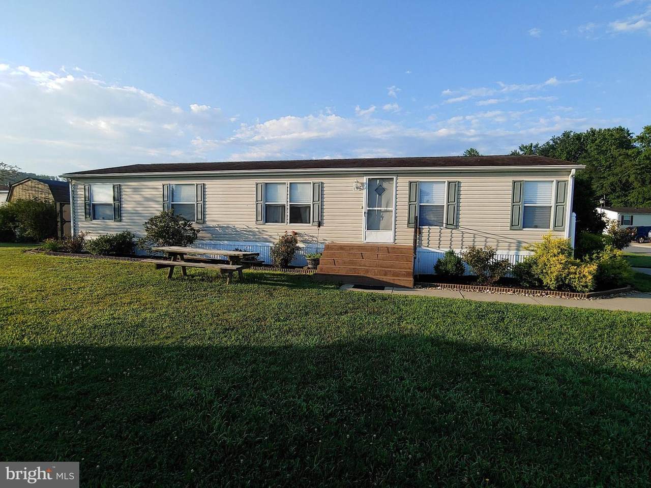 409 Fox Pointe Drive - Photo 1
