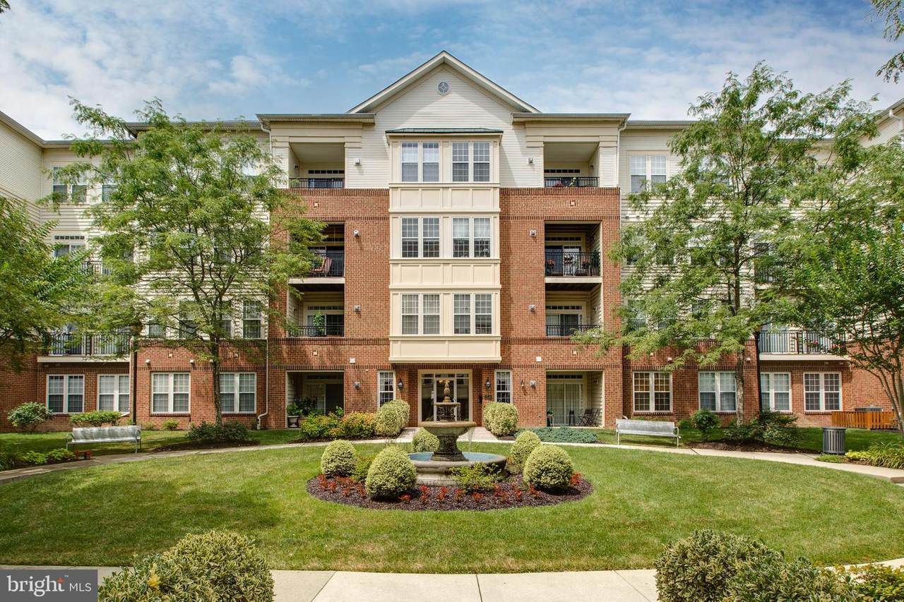 2550 Kensington Gardens - Photo 1