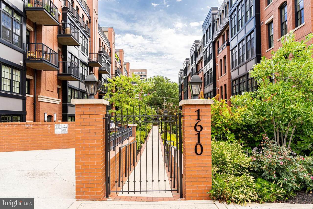1610 Queen Street - Photo 1