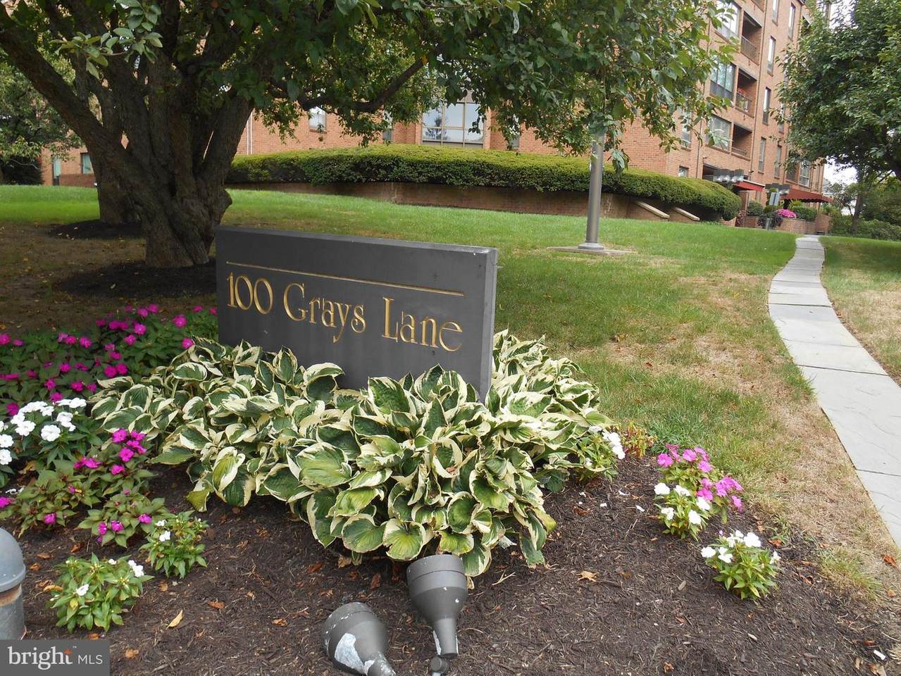 100 Grays Lane - Photo 1