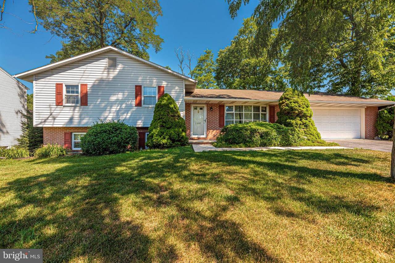 1097 Redwood Drive - Photo 1
