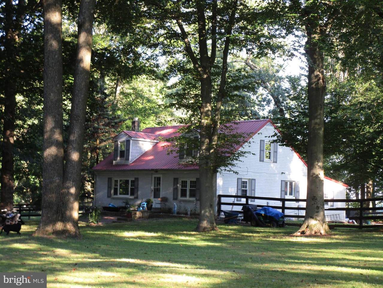 895 Warburton Road - Photo 1
