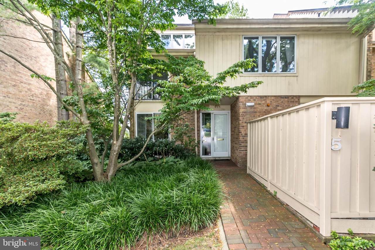 5 Roland Mews - Photo 1