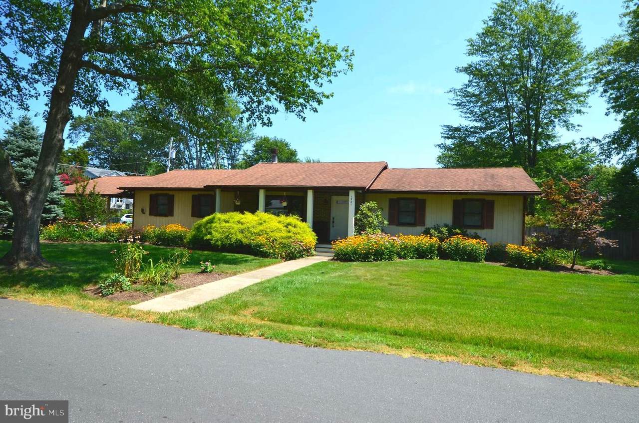 1321 Ellicott Avenue - Photo 1