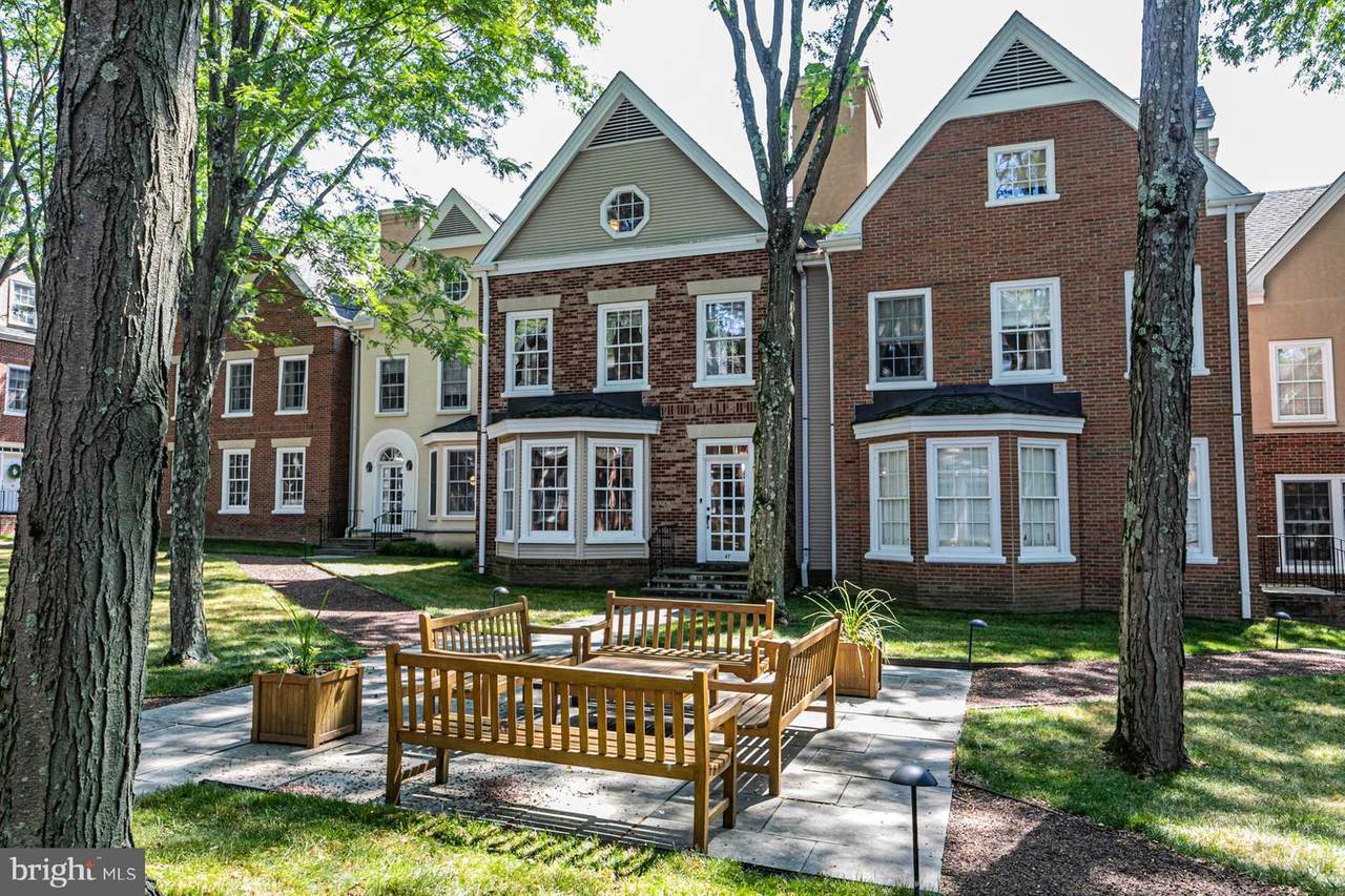 47 Governors Lane - Photo 1