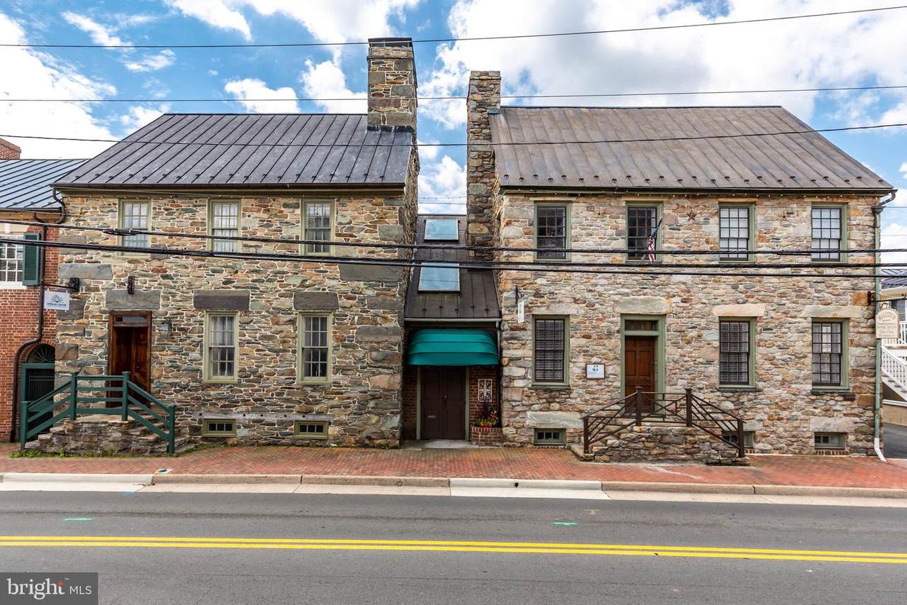 105 Loudoun Street - Photo 1