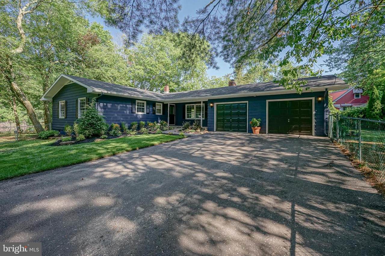10 Hook Avenue - Photo 1