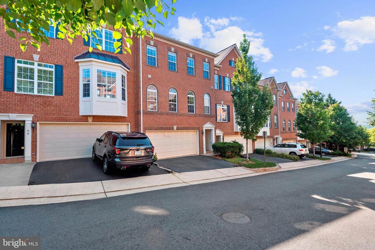 402 Stanton Place - Photo 1