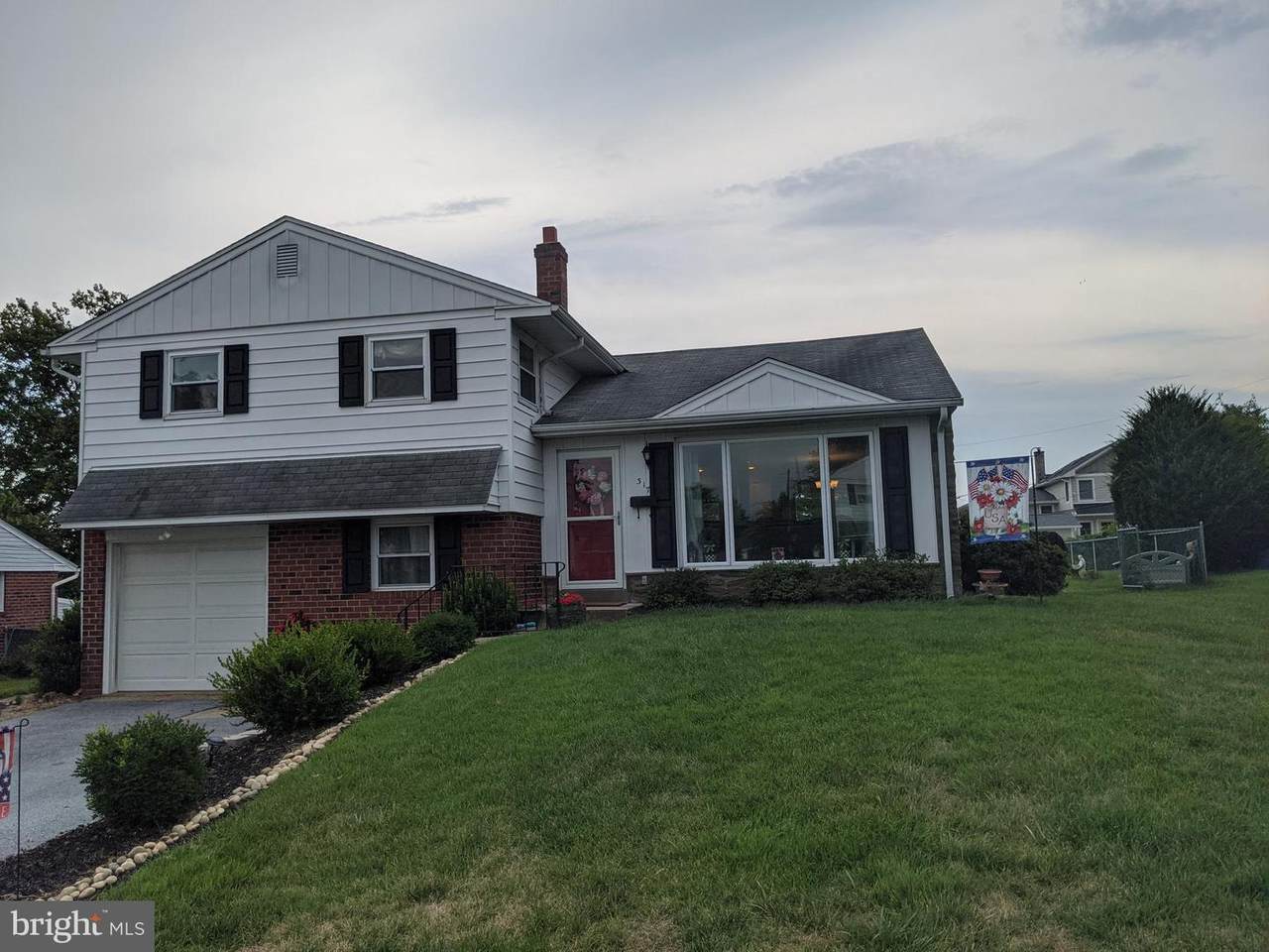317 Columbia Place - Photo 1
